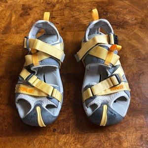 teva wraptor sandals